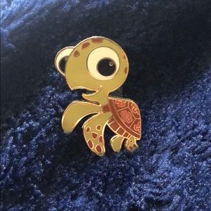 Finding Nemo Squirt pin